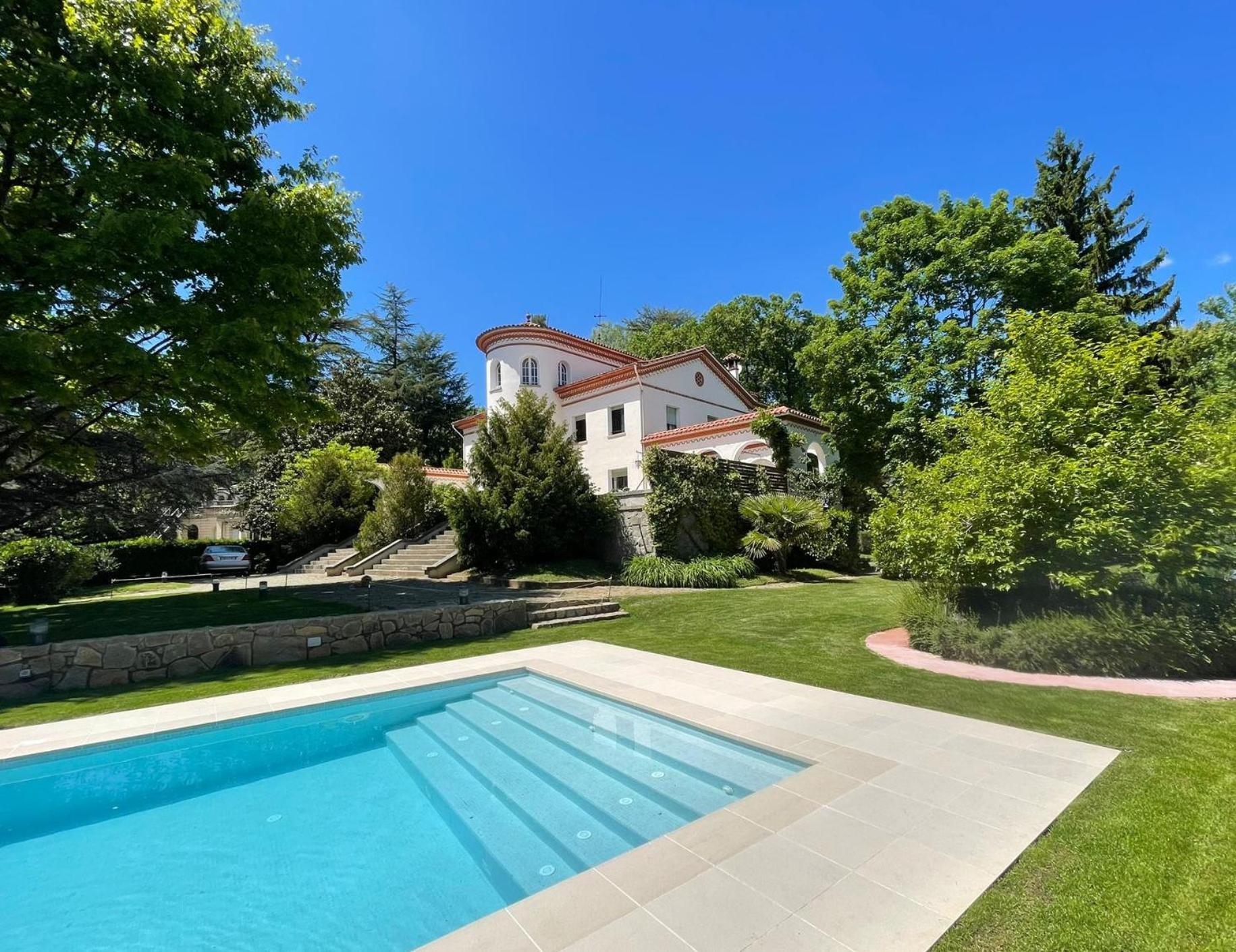 Espectacular Casa Chateau En El Centro De Олот Экстерьер фото